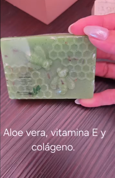 Jabones artesanales cortados y curados, colección de Greenlife Artsoaps.